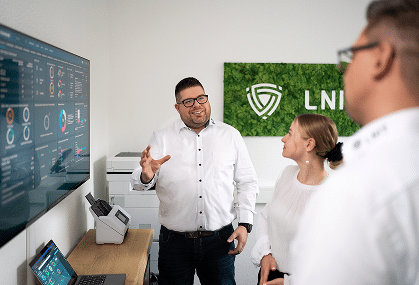 Wir betreuen die IT von kleinen und mittelständischen Unternehmen aus den Bereichen Pflege, Handwerk, Handel und Produktion und öffentlicher Hand.